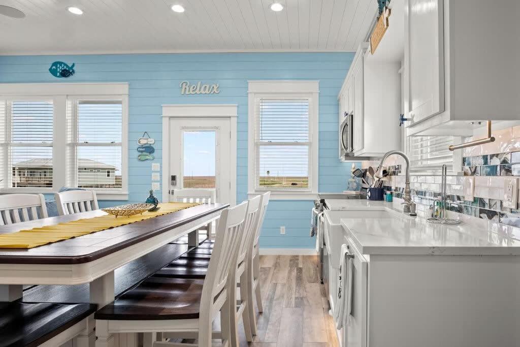 Boardwalk Private Pool Golf Cart Friendly Holiday home *